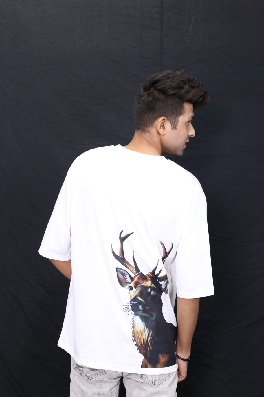 Deer back print drop shoulder