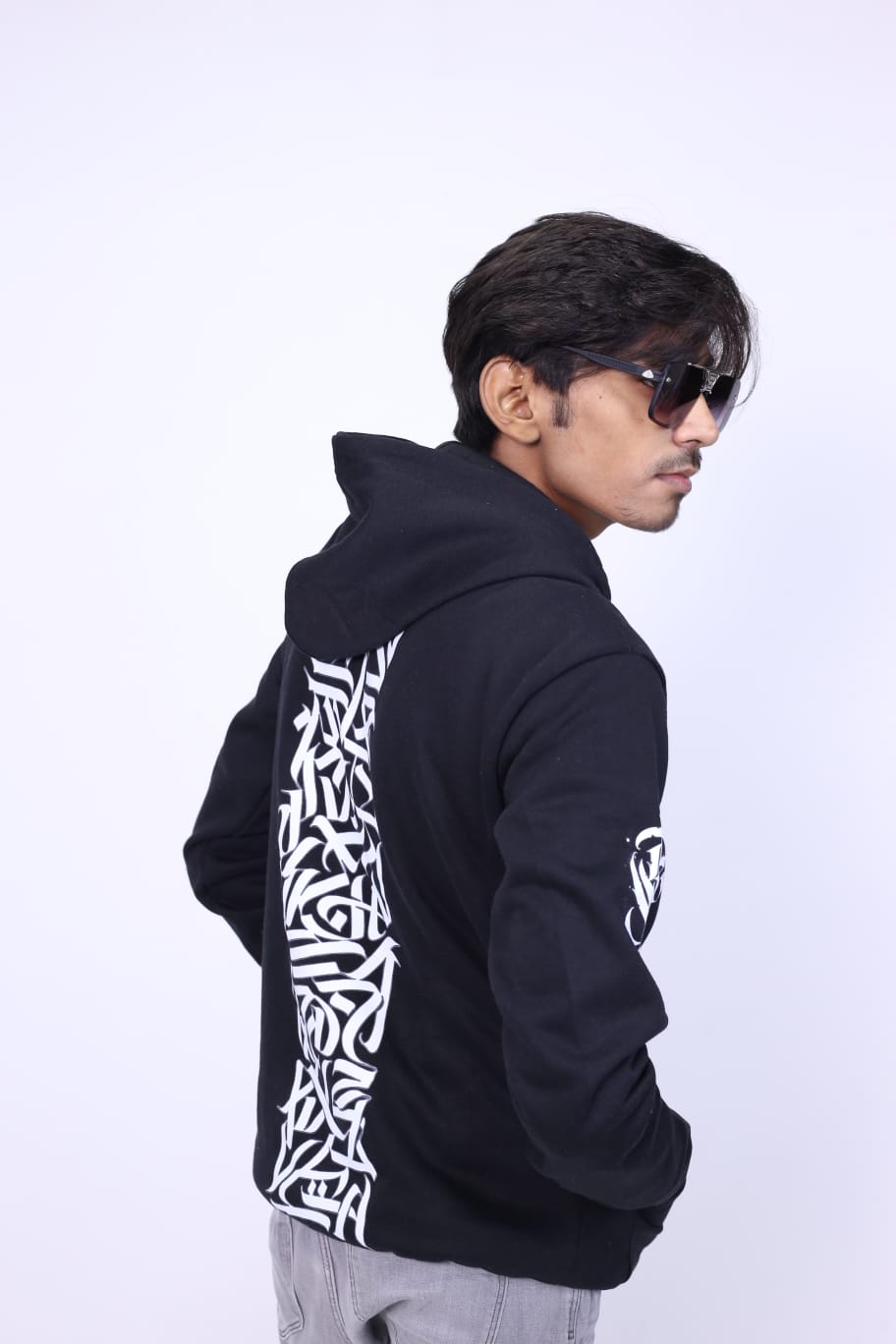 Calligraphy zipper in black colour