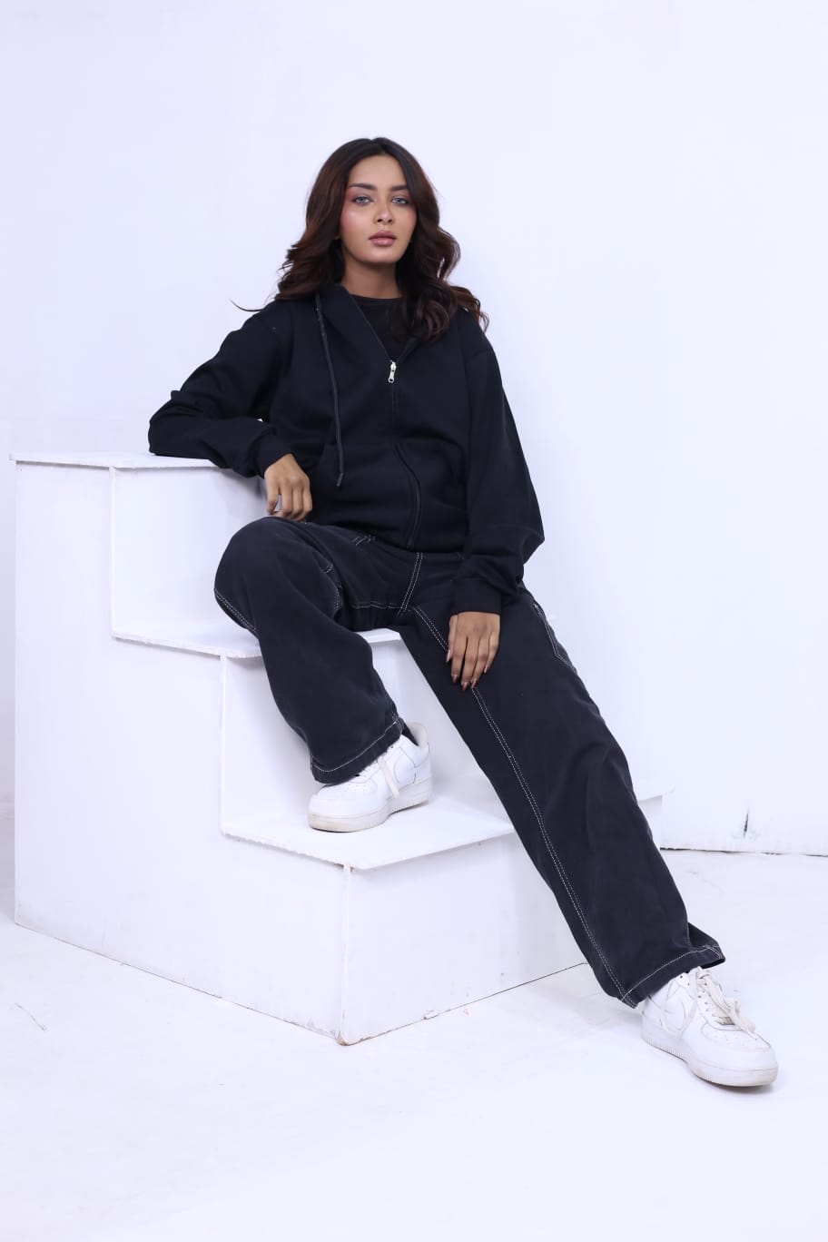 Pack of 3 black simple zipper + white simple drop shoulder and simple sweat shirt